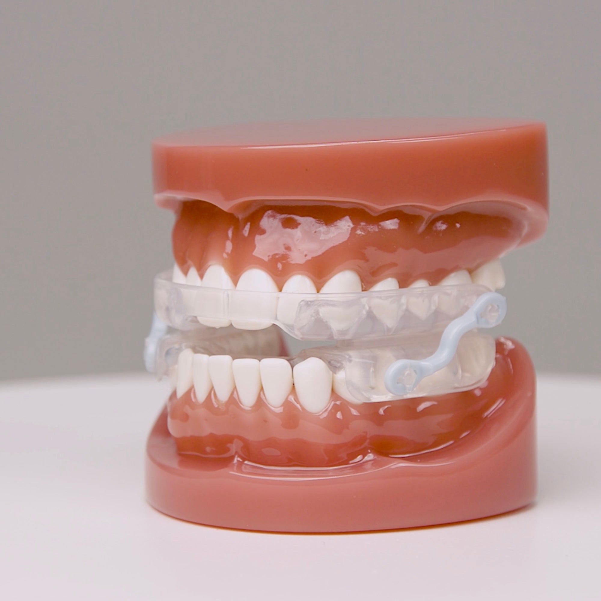 Rotational video of the ZQuiet Advance Mouthpiece molded on teeth