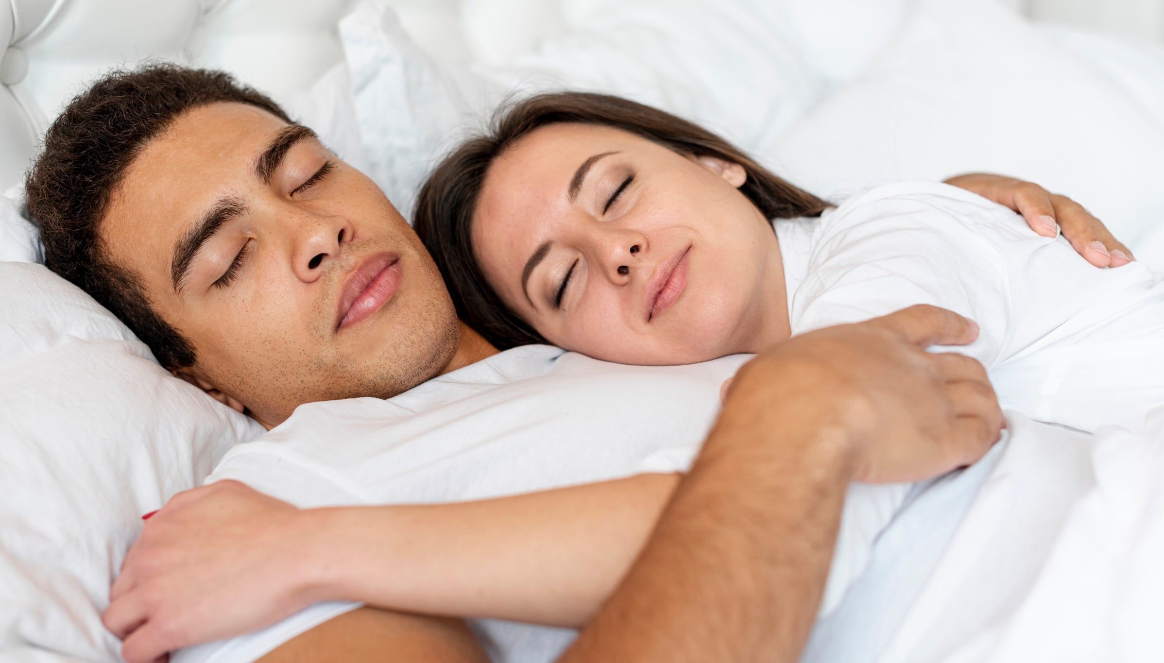 How to Sleep Better When My Partner Snores Loudly